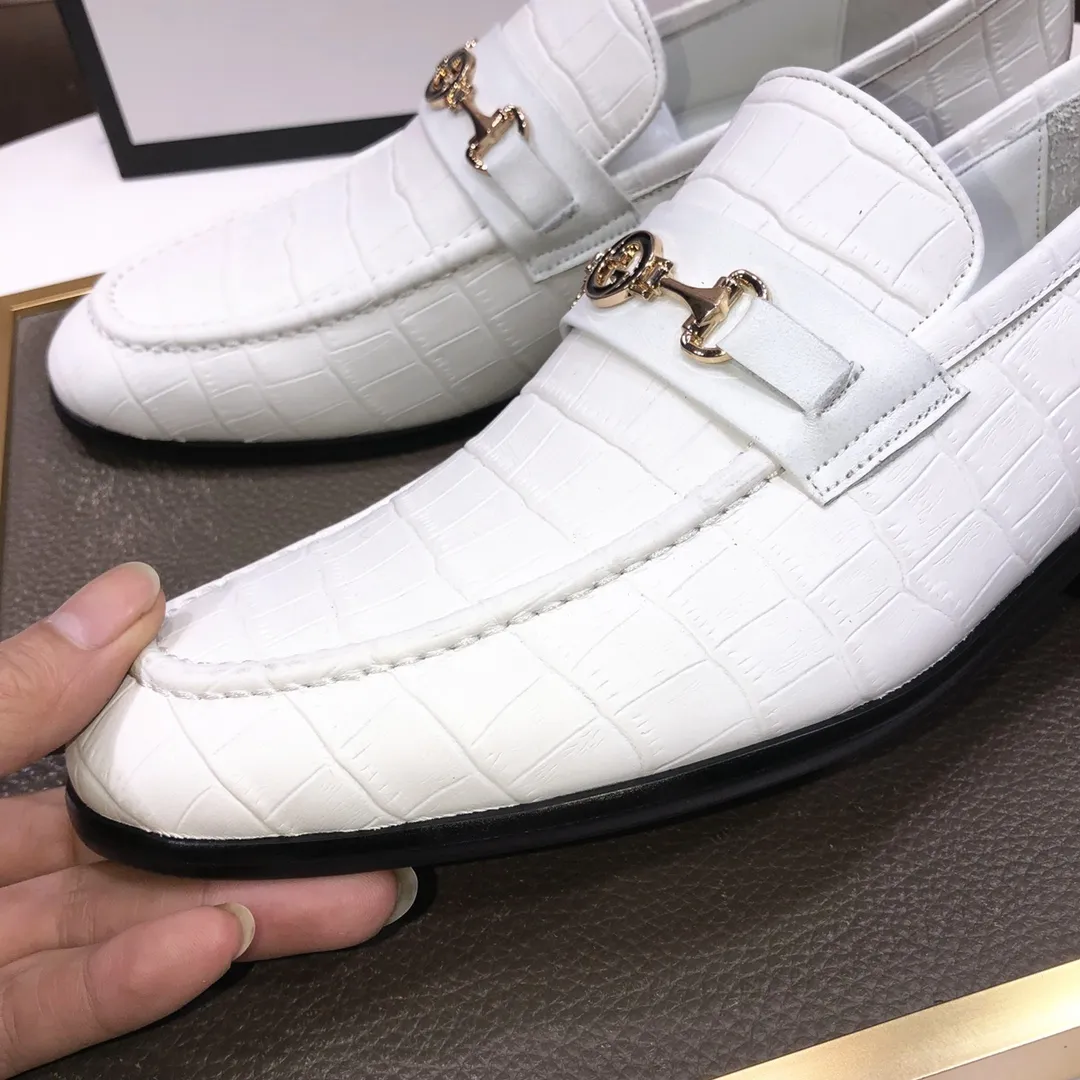 Men's shoes💰500💰Italy's top luxury men's shoe giant (GUCCI) (Gucci) (full cowhide lining) new arrival🍃Original European style🔰 Pleasant to the eye😍In order to make the shoes more durable and non-deformable🌀The production continues to follow traditional methods but there is still no lack of innovation💪Choose original sheepskin for the leather♻️ Smooth and natural And extra bright ⭐Made of imported cowhide, the first choice of rich people 38-45 (45 customized)